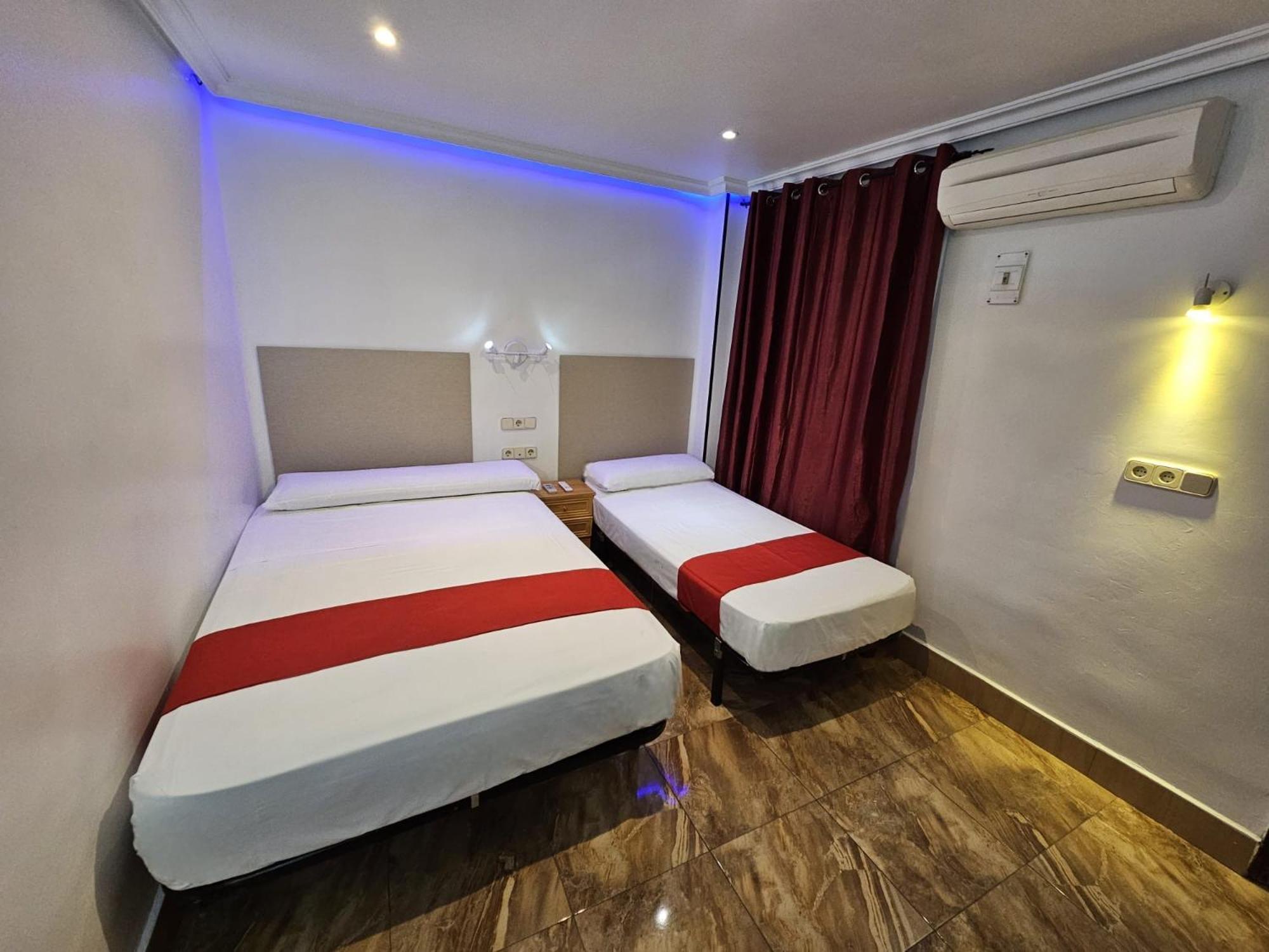 Hostal Las Vegas Madrid Exterior photo
